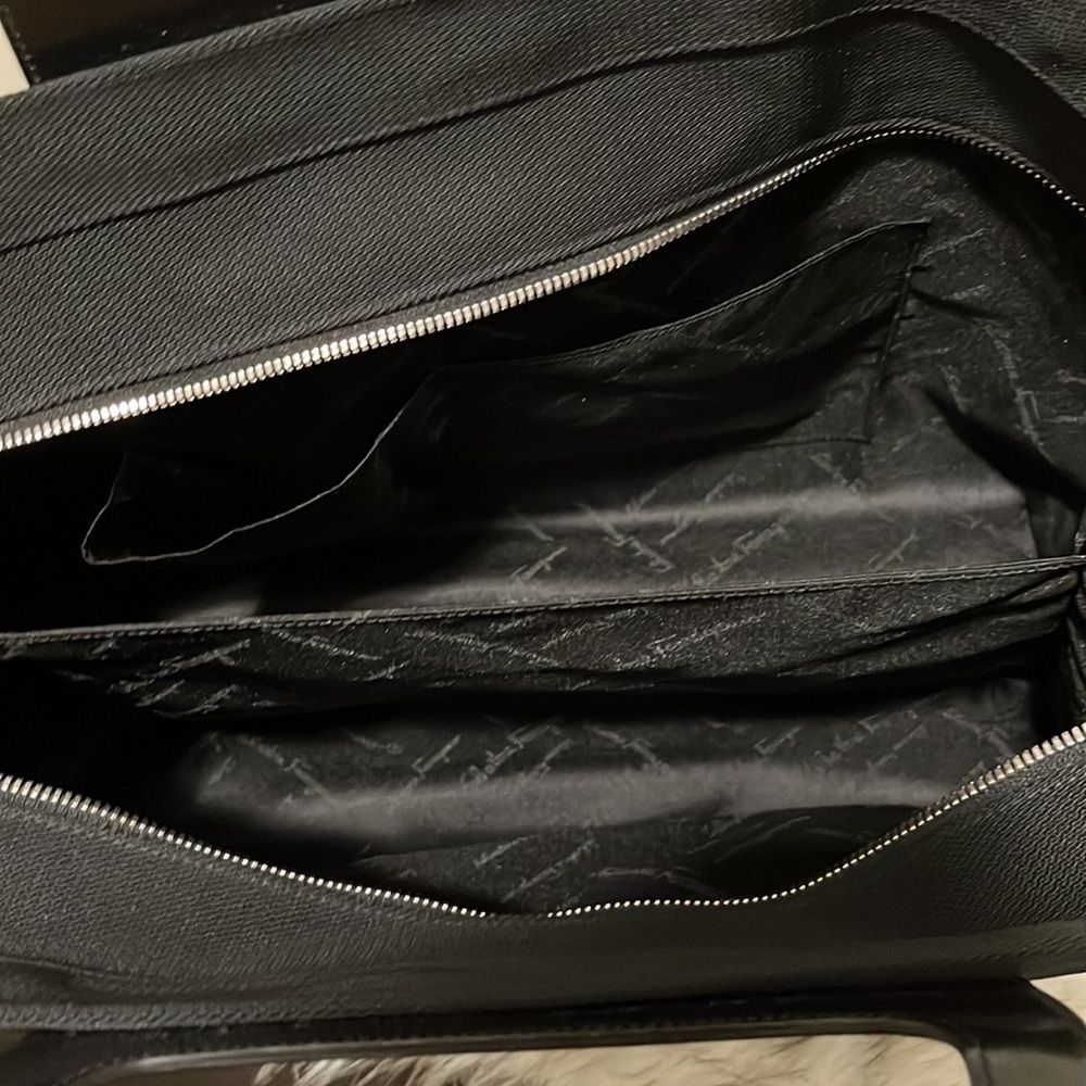 Salvatore Ferregamo tote with dust bag. - Picture 4 of 8